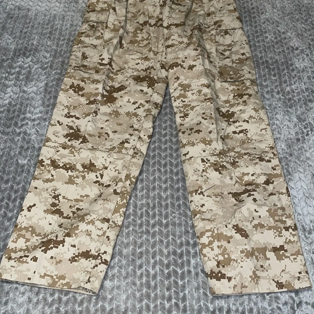 NWT Trousers, Desert‎ MARPAT Camouflage, MCCUU. Size Medium.